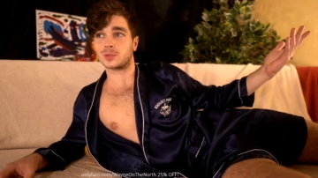 Waynenorth  08-09-2021 video kiss